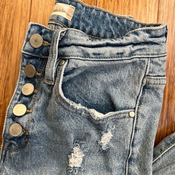 Alter’d State distressed jeans size 1 - Picture 6 of 7